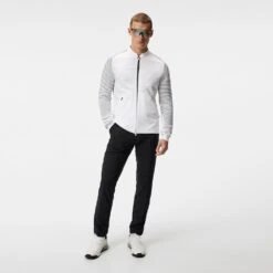 J.Lindeberg Golf Mid Layer - Rolf Hybrid Knit FZ - White SS23 19 J.Lindeberg Golf Mid Layer - Rolf Hybrid Knit FZ - White SS23 -Golf Fashion Shop 0054 amkw07594 0000 005 original 2