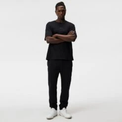 J.Lindeberg Athleisure Joggers - Alpha Fleece Pant - Black AW23 -Golf Fashion Shop j lindeberg athleisure joggers alpha fleece pant black aw23 amjs09056 9999 70