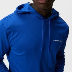 J.Lindeberg Golf Hoodie - Roland Pullover - Surf The Web HS23 -Golf Fashion Shop j lindeberg golf hoodie roland pullover surf the web hs23 gmjs08401 o316 4