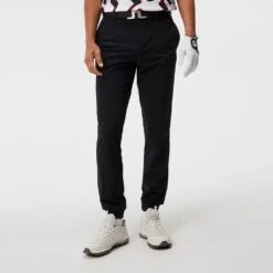 J.Lindeberg Golf Trousers - Cuff Jogger Pant - Black AW23 -Golf Fashion Shop j lindeberg golf joggers performance cuffed pant black ss23 gmpa08622 9999 36