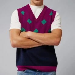 J.Lindeberg Golf Jumper - Argyle Knit Vest - Gloxinia AW22 14 J.Lindeberg Golf Jumper - Argyle Knit Vest - Gloxinia AW22 -Golf Fashion Shop j lindeberg golf mid layer argyle vest aw22 01a