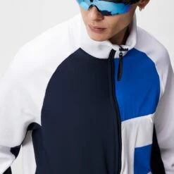 J.Lindeberg Golf Mid Layer - Benjamin Stretch Fleece FZ - White SS23 16 J.Lindeberg Golf Mid Layer - Benjamin Stretch Fleece FZ - White SS23 -Golf Fashion Shop j lindeberg golf pullover benjamin mid layer white ss23 amjs08047 0000 a