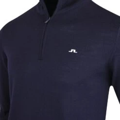 J.Lindeberg Golf Pullover - Kian Tour Merino QZ - JL Navy 2023 15 J.Lindeberg Golf Pullover - Kian Tour Merino QZ - JL Navy 2023 -Golf Fashion Shop j lindeberg golf pullover kian zipped golf sweater jl navy ss23 gmkw06357 6855 o