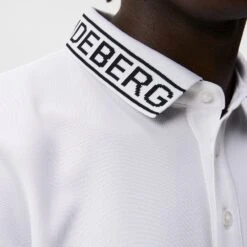 J.Lindeberg Golf Shirt - Austin Regular Fit - White AW23 -Golf Fashion Shop j lindeberg golf shirt austin regular fit white aw23 gmjt08847 0000 26