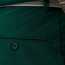 J.Lindeberg Golf Shorts - Vent Tight Fit - Rain Forest AW23 -Golf Fashion Shop j lindeberg golf shorts vent tight fit rain forest ss23 gmpa07908 m374 75