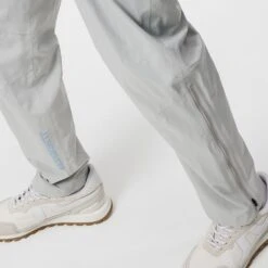 J.Lindeberg Waterproof Golf Trousers - Hills Pant - High Rise SS23 -Golf Fashion Shop j lindeberg golf trousers hills rain pant high rise ss23 ampa07520 u232 e