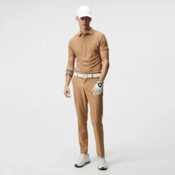 J.Lindeberg Golf Trousers - Stuart Stripe Pant Slim - Tiger Brown SS23 -Golf Fashion Shop j lindeberg golf trousers stuart stripe pant tiger brown ss23 gmpa07912 e116 d