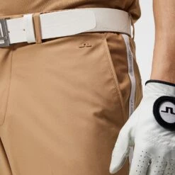 J.Lindeberg Golf Trousers - Stuart Stripe Pant Slim - Tiger Brown SS23 -Golf Fashion Shop j lindeberg golf trousers stuart stripe pant tiger brown ss23 gmpa07912 e116 e