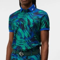 J.Lindeberg Golf Shirt - KV Print Regular Fit - Death Valley AW23 15 J.Lindeberg Golf Shirt - KV Print Regular Fit - Death Valley AW23 -Golf Fashion Shop j lindeberg golf shirt kv print regular fit death valley aw23 3 detail