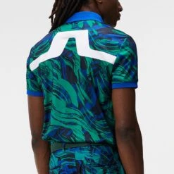 J.Lindeberg Golf Shirt - KV Print Regular Fit - Death Valley AW23 16 J.Lindeberg Golf Shirt - KV Print Regular Fit - Death Valley AW23 -Golf Fashion Shop j lindeberg golf shirt kv print regular fit death valley aw23 4 detail