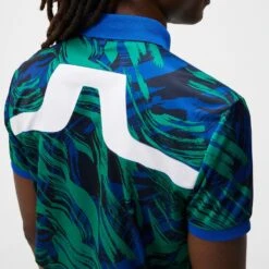 J.Lindeberg Golf Shirt - KV Print Regular Fit - Death Valley AW23 17 J.Lindeberg Golf Shirt - KV Print Regular Fit - Death Valley AW23 -Golf Fashion Shop j lindeberg golf shirt kv print regular fit death valley aw23 5 detail