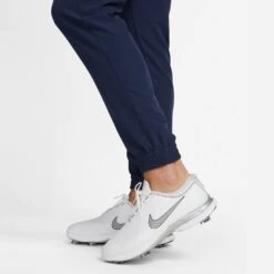 Nike Golf Trousers - NK Unscripted Cuffed Jogger - Midnight Navy FA23 -Golf Fashion Shop nike golf joggers navy detail 03