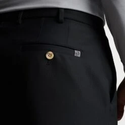 Peter Millar Golf Shorts - Salem Performance 9" - Black AW23 -Golf Fashion Shop peter millar model shot 0000s 0014 me0eb82 blk alt z